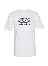 Does your DAD even hunt? (Børne t-shirt)